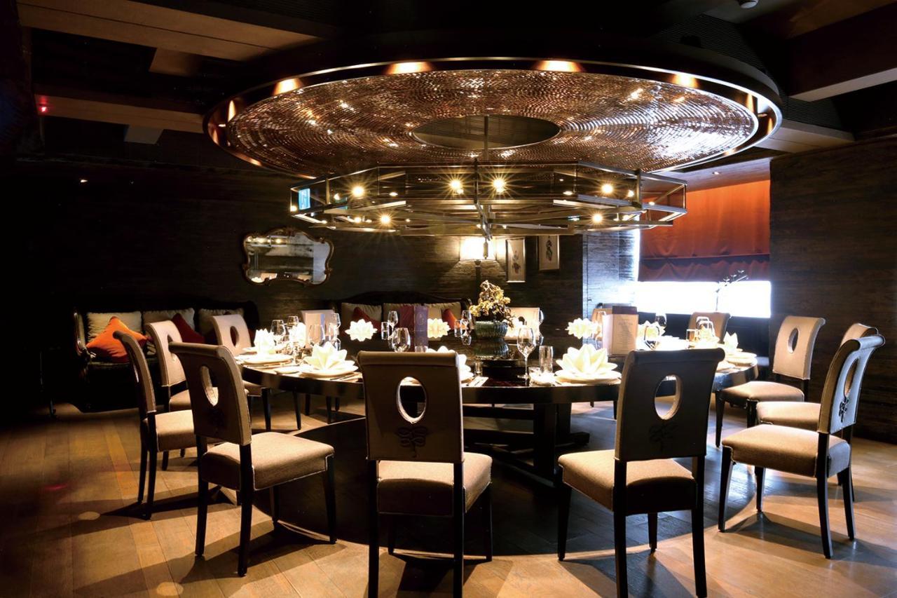 Palais De Chine Hotel Ταϊπέι Εξωτερικό φωτογραφία The interior of a restaurant in the Grand Hyatt Hotel, Mumbai