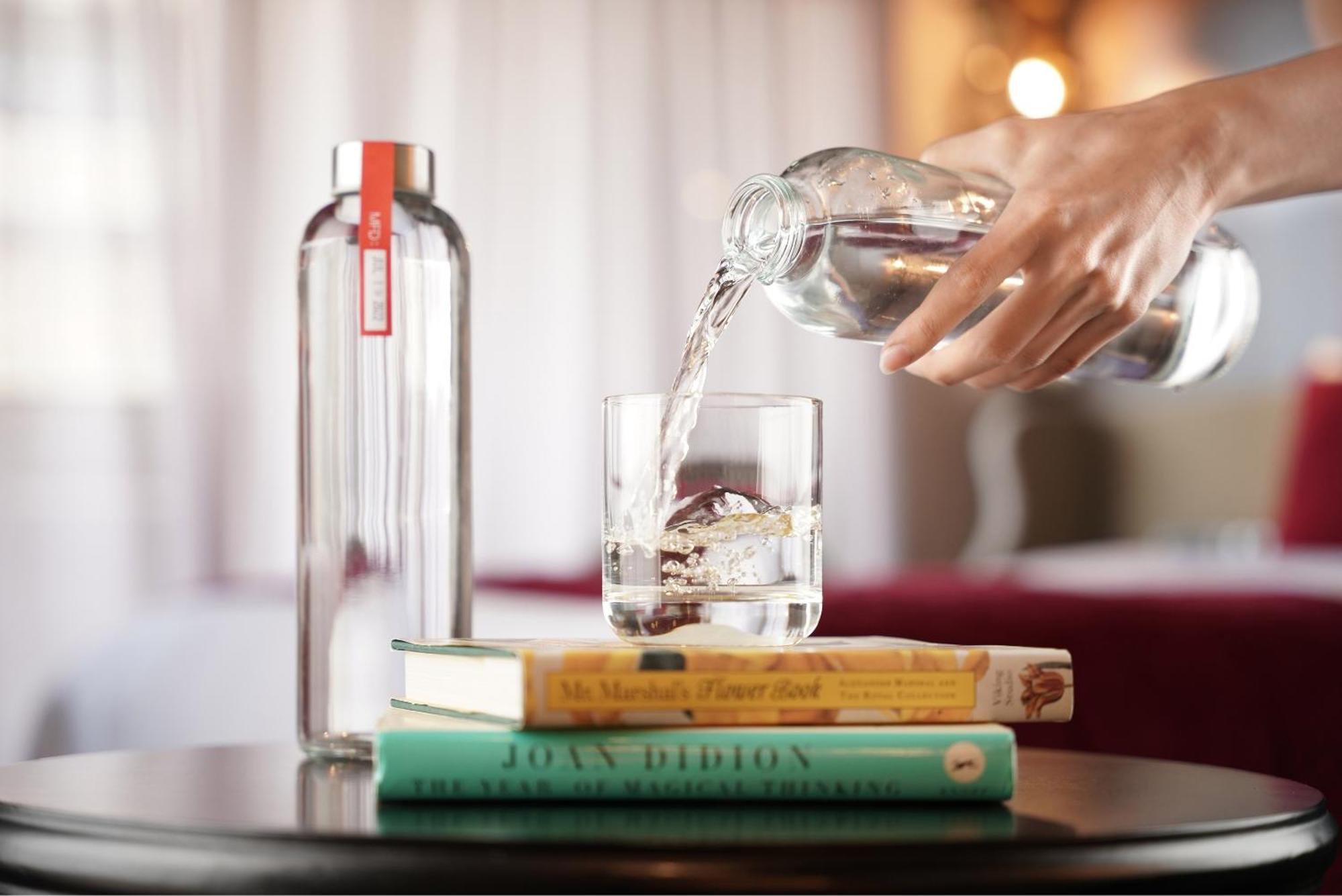 Palais De Chine Hotel Ταϊπέι Εξωτερικό φωτογραφία A glass of water